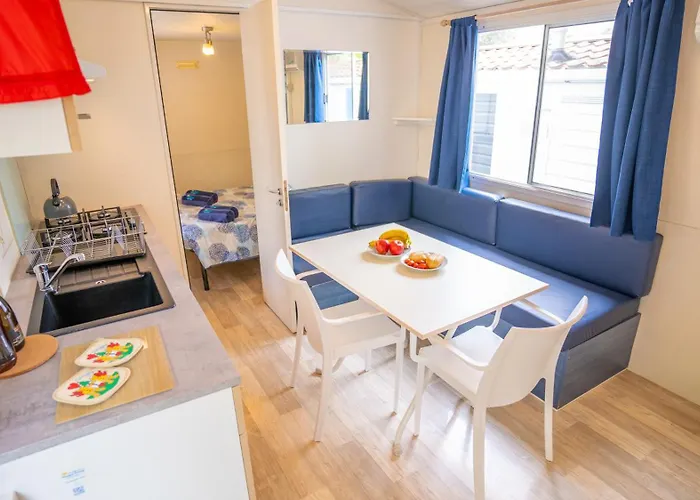 캠프장 Happy Camp Mobile Homes In Butterfly Village