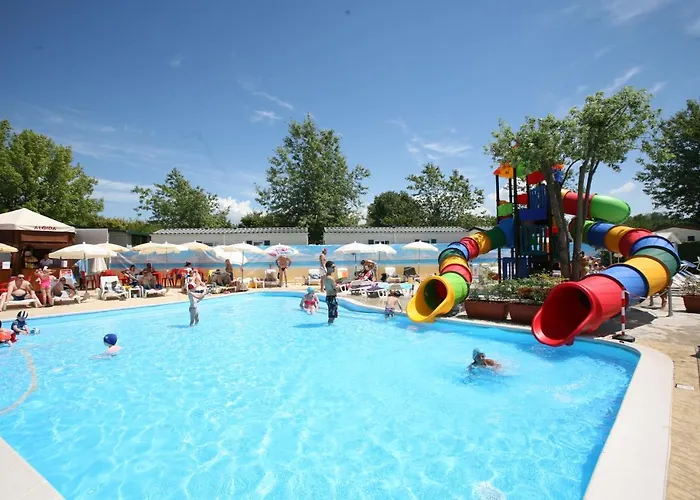 Happy Camp Mobile Homes In Butterfly Village 캠프장